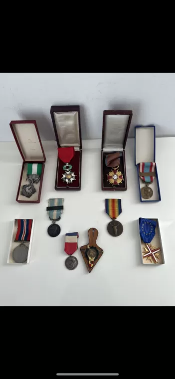 Estimation et Rachat de Médaille Militaire et Insignes Militaires à Antibes, Cagnes-sur-Mer, Stéphane Heitzmann Antiquité